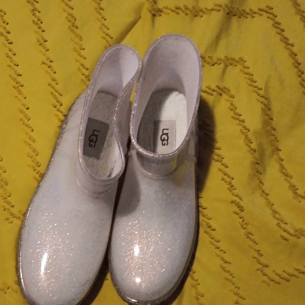 Ugg rainboots PRICE IS FIRM